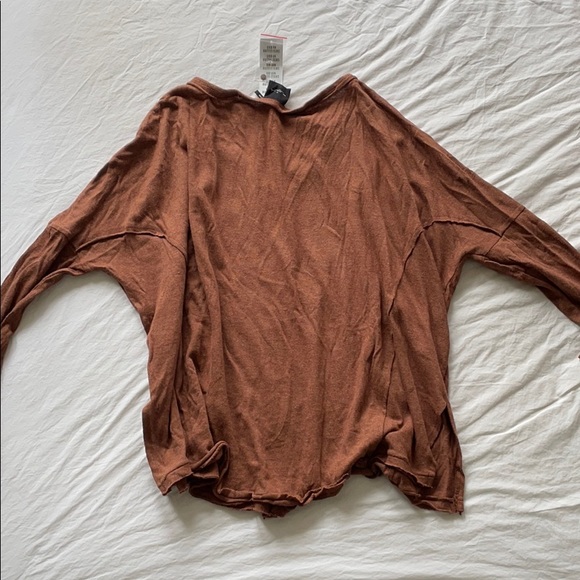 🆕 Out From Under dolman top - Picture 4 of 5